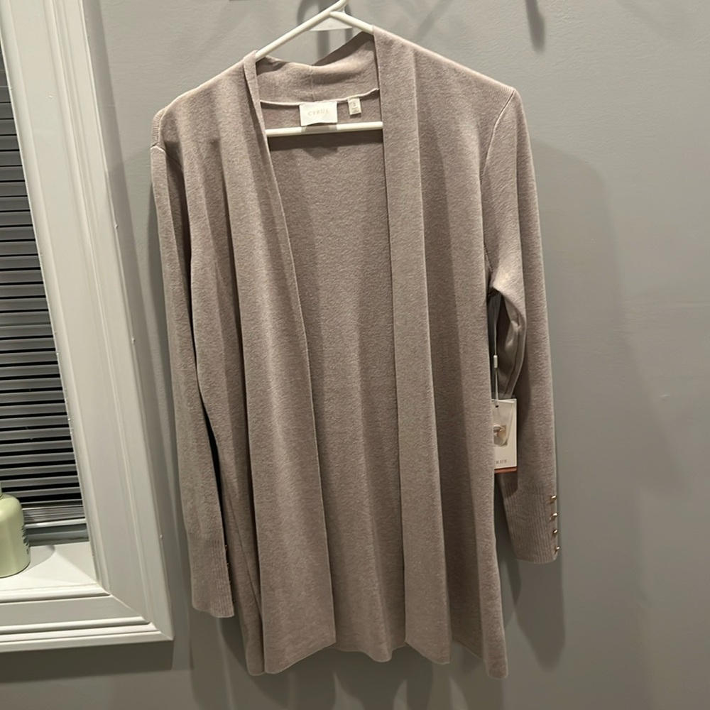 Cyrus
Size Small
Cardigan 
Never worn with tags